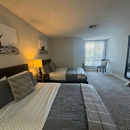 לוס אנג'לס Incredible Two Bedroom Hollywood Apartments Free Parking מראה חיצוני תמונה
