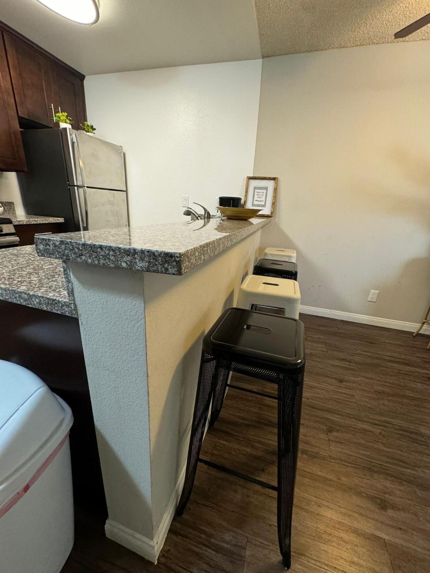 לוס אנג'לס Incredible Two Bedroom Hollywood Apartments Free Parking מראה חיצוני תמונה