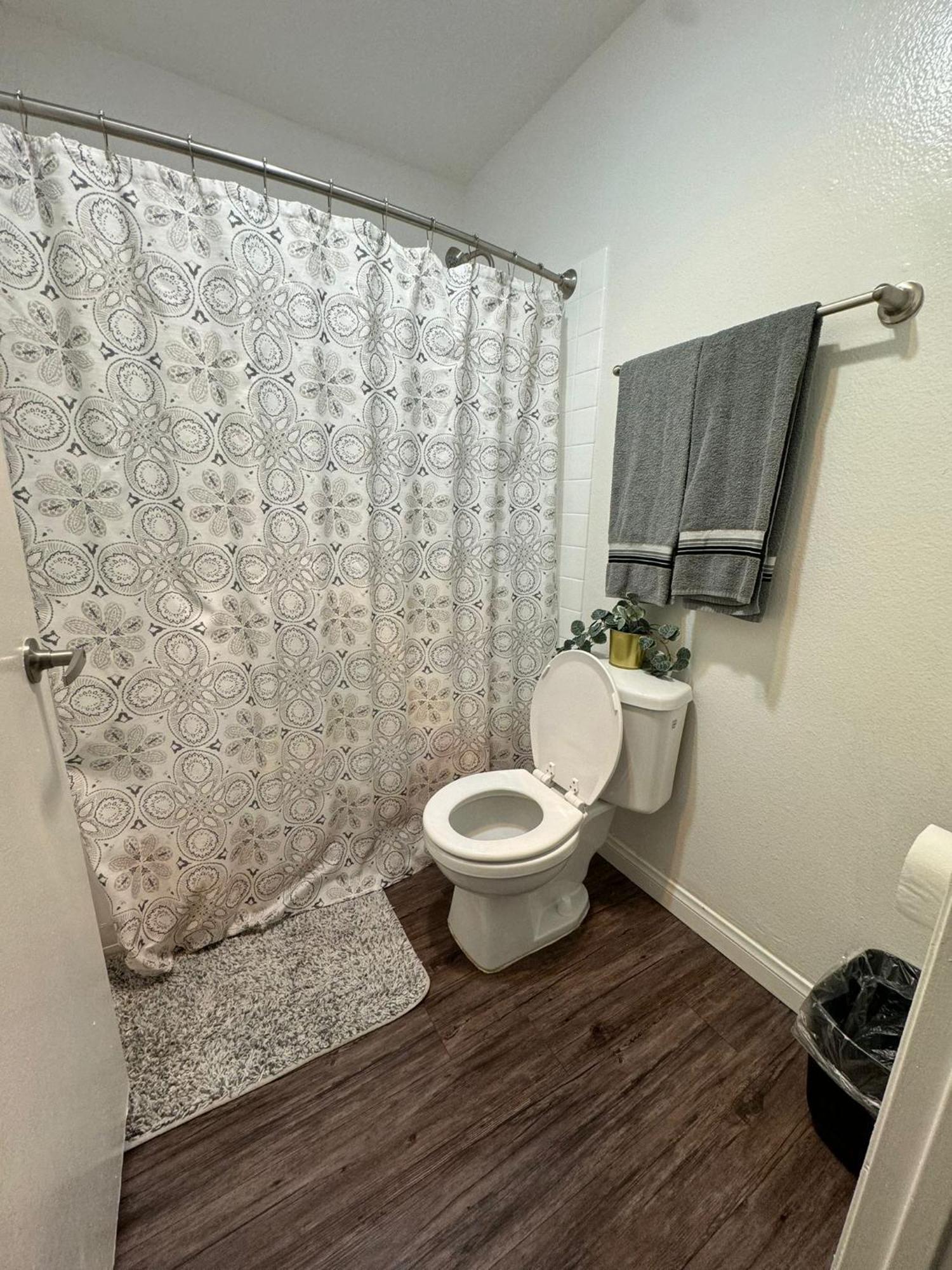 לוס אנג'לס Incredible Two Bedroom Hollywood Apartments Free Parking מראה חיצוני תמונה