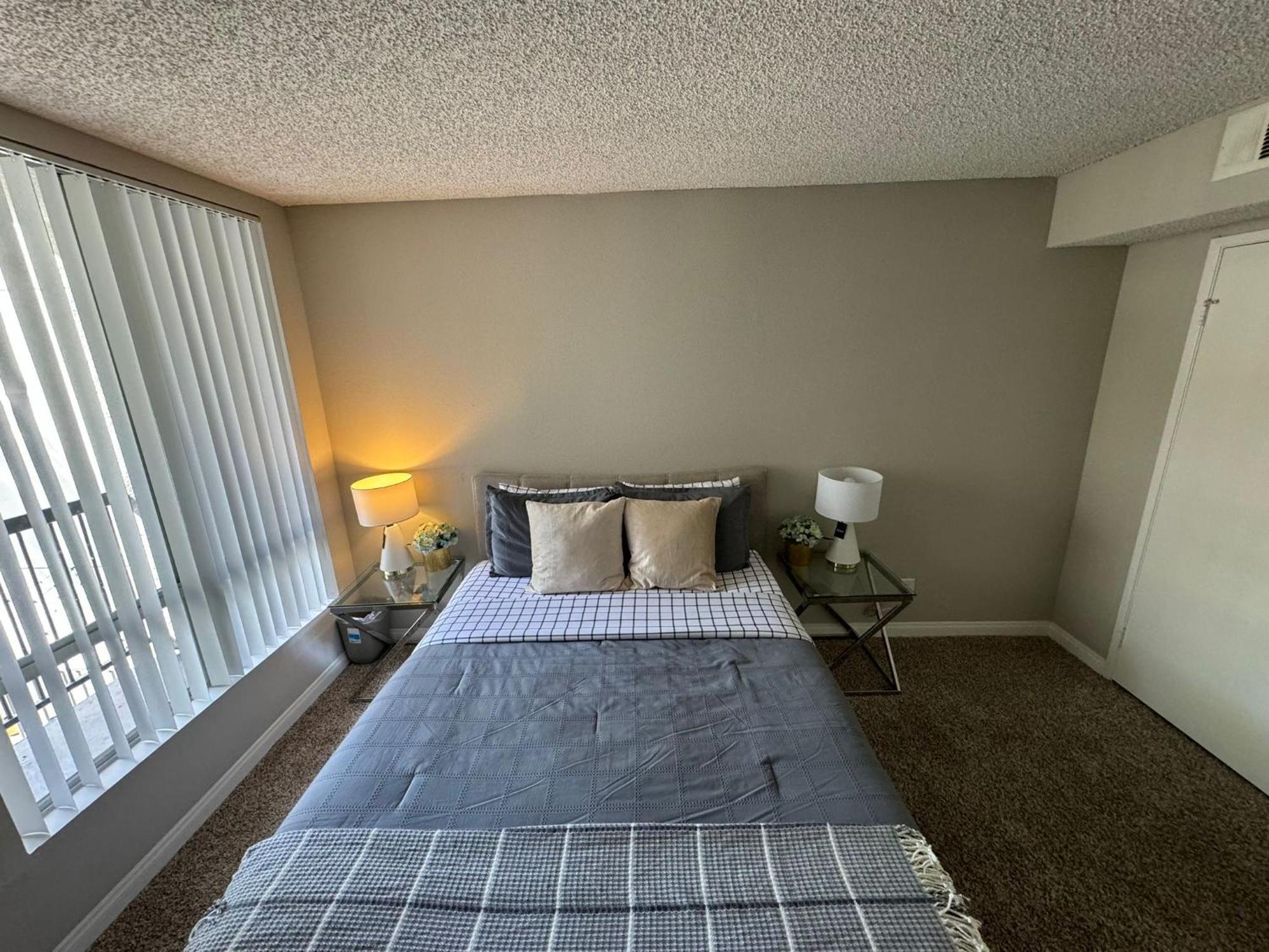 לוס אנג'לס Incredible Two Bedroom Hollywood Apartments Free Parking מראה חיצוני תמונה