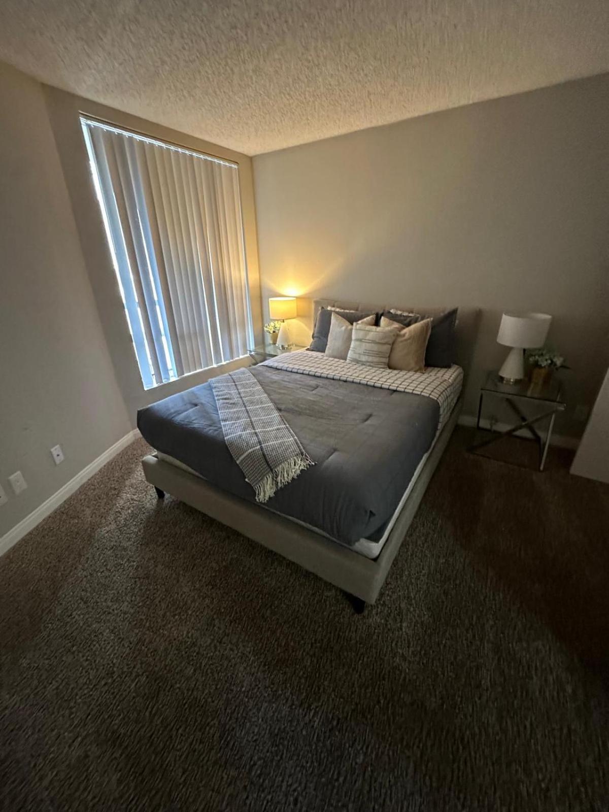 לוס אנג'לס Incredible Two Bedroom Hollywood Apartments Free Parking מראה חיצוני תמונה
