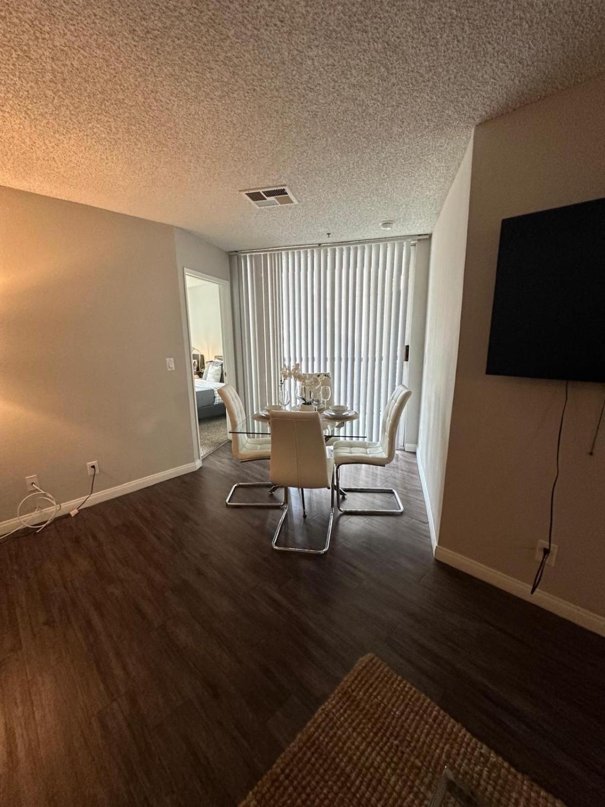 לוס אנג'לס Incredible Two Bedroom Hollywood Apartments Free Parking מראה חיצוני תמונה
