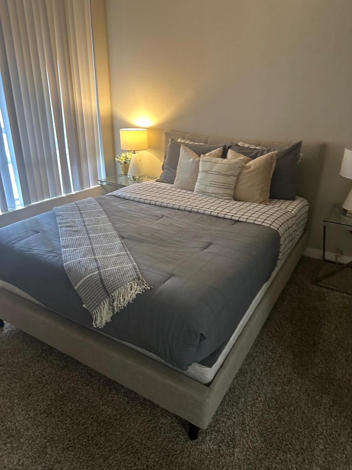 לוס אנג'לס Incredible Two Bedroom Hollywood Apartments Free Parking מראה חיצוני תמונה
