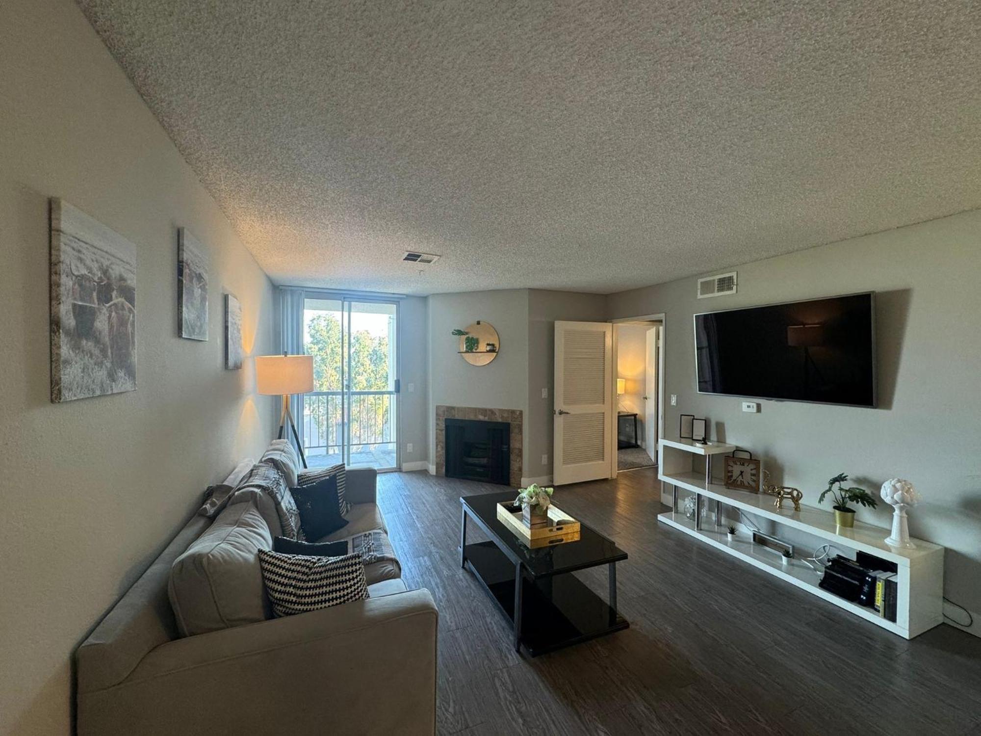 לוס אנג'לס Incredible Two Bedroom Hollywood Apartments Free Parking מראה חיצוני תמונה