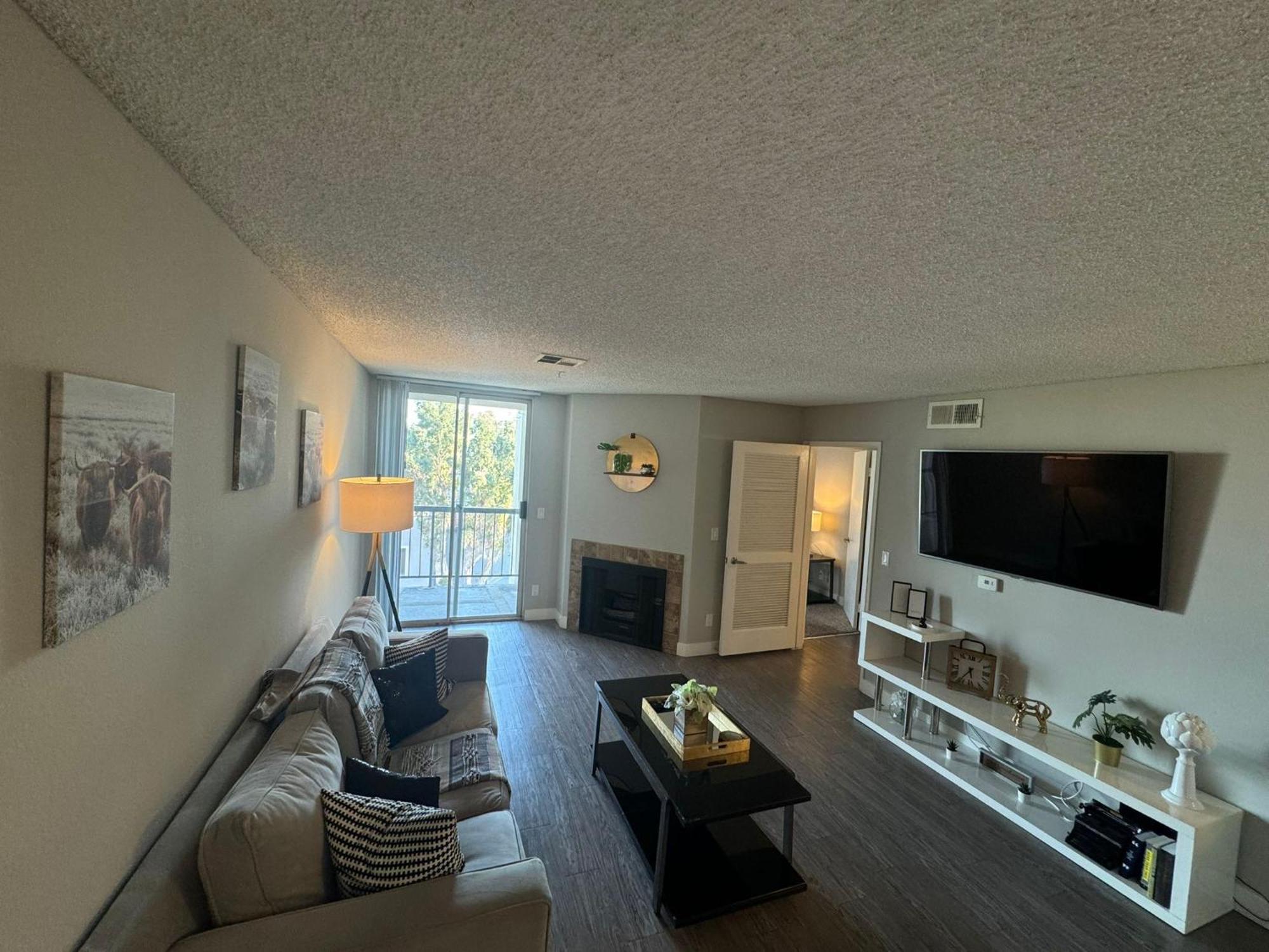 לוס אנג'לס Incredible Two Bedroom Hollywood Apartments Free Parking מראה חיצוני תמונה