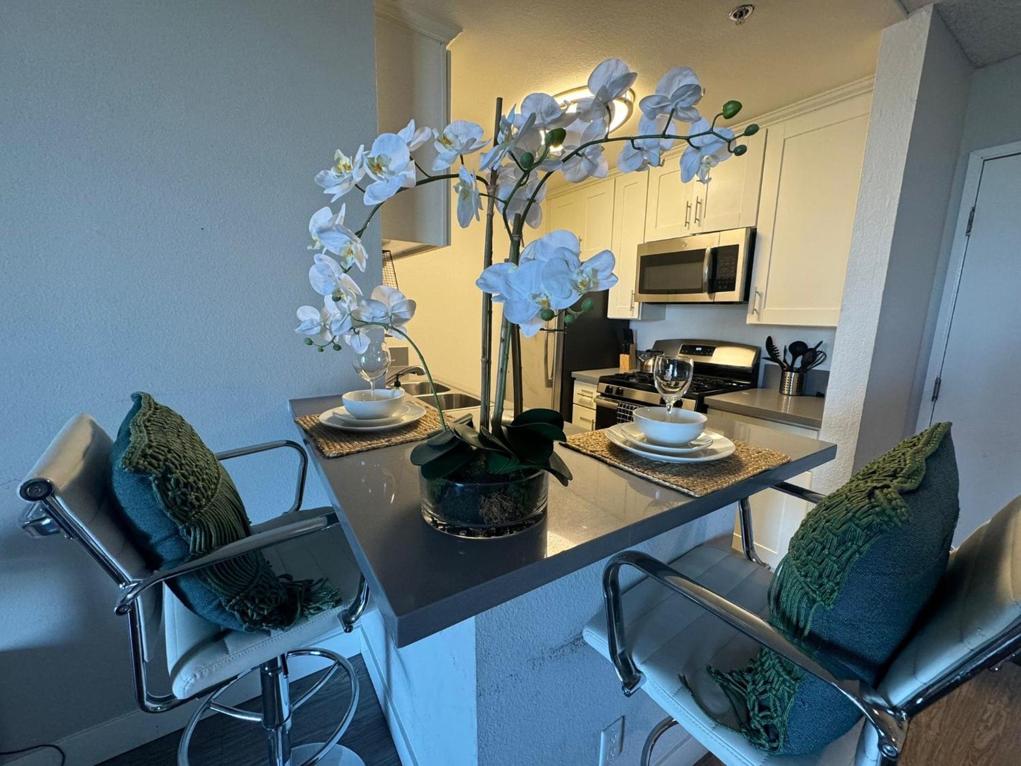 לוס אנג'לס Incredible Two Bedroom Hollywood Apartments Free Parking מראה חיצוני תמונה