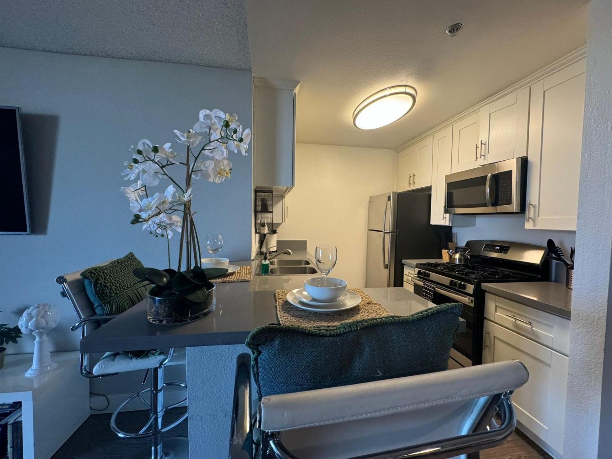 לוס אנג'לס Incredible Two Bedroom Hollywood Apartments Free Parking מראה חיצוני תמונה
