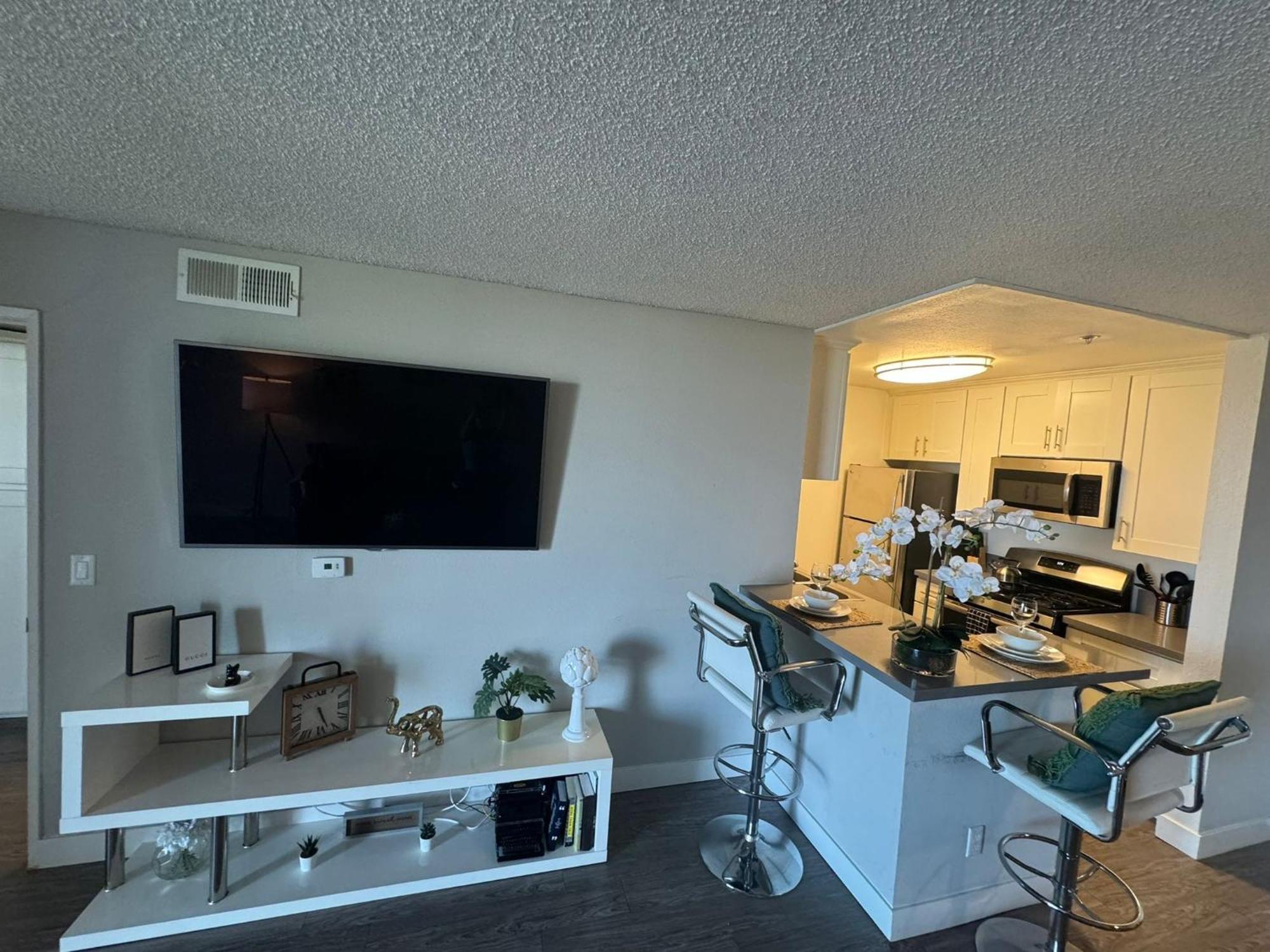 לוס אנג'לס Incredible Two Bedroom Hollywood Apartments Free Parking מראה חיצוני תמונה