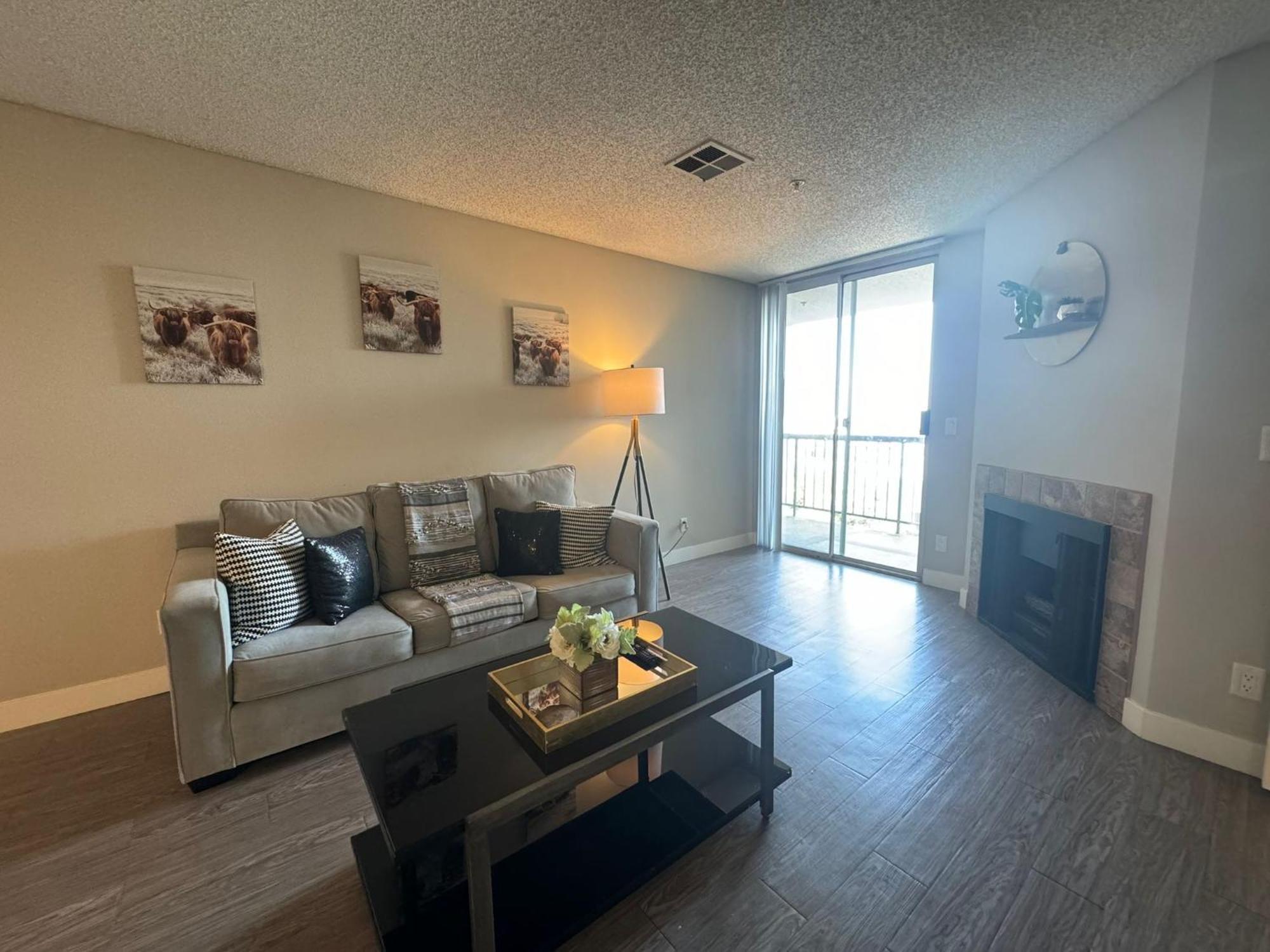 לוס אנג'לס Incredible Two Bedroom Hollywood Apartments Free Parking מראה חיצוני תמונה