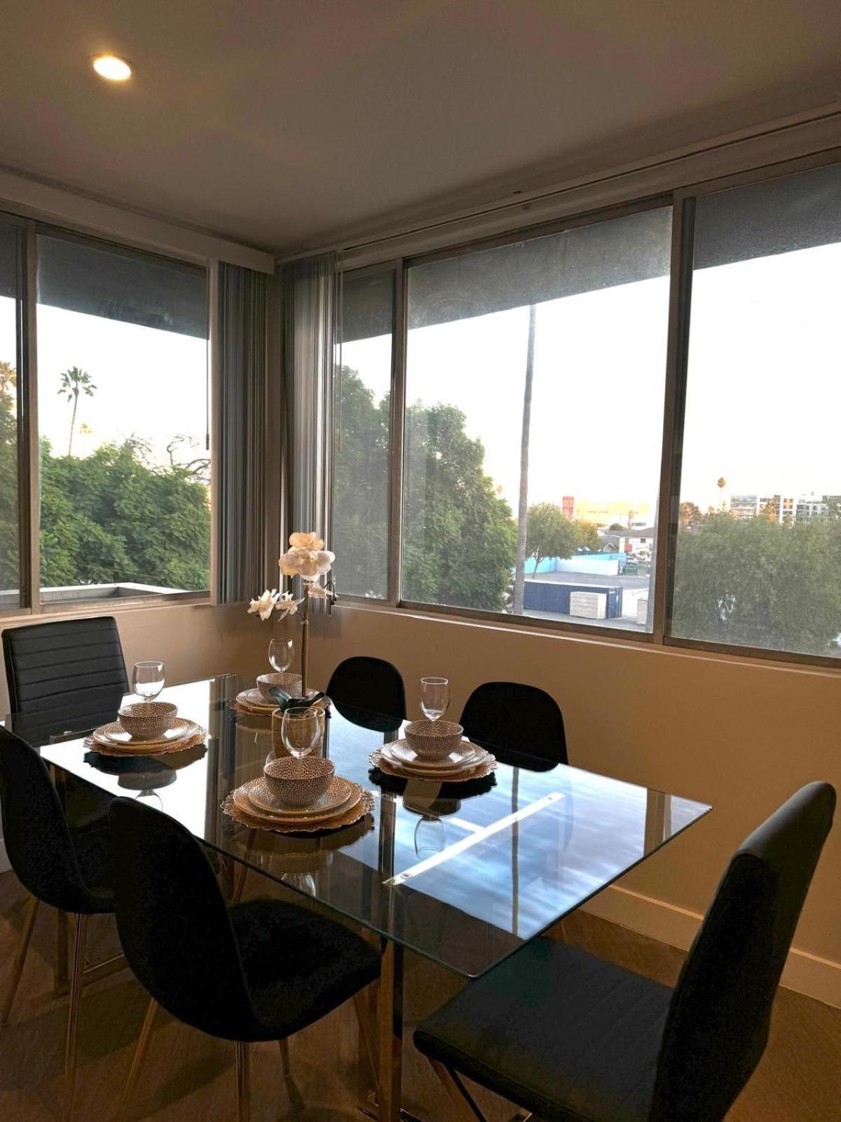 לוס אנג'לס Incredible Two Bedroom Hollywood Apartments Free Parking מראה חיצוני תמונה