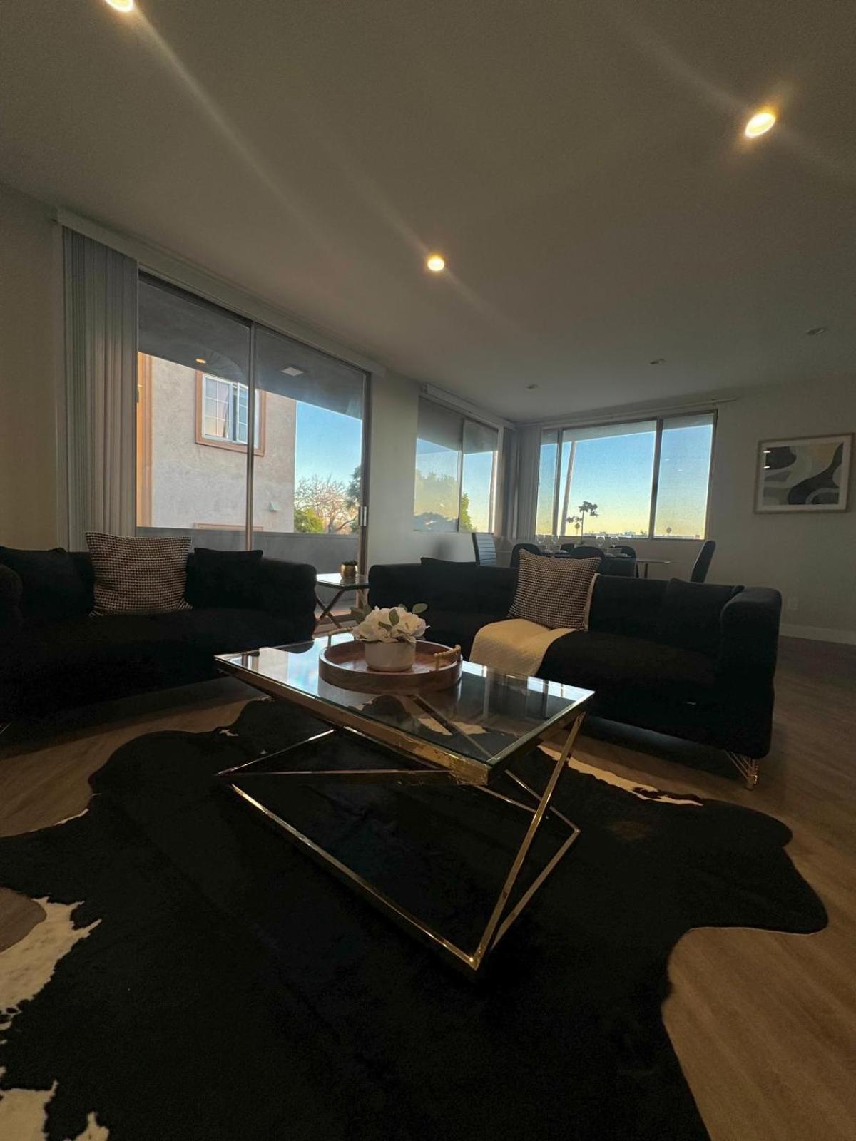 לוס אנג'לס Incredible Two Bedroom Hollywood Apartments Free Parking מראה חיצוני תמונה