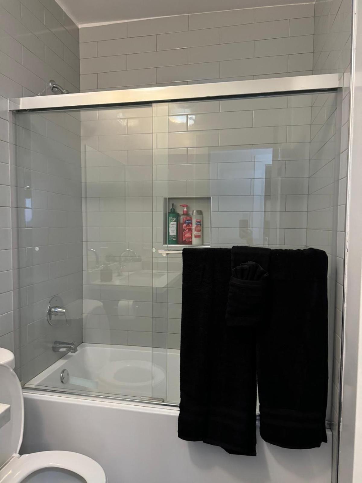 לוס אנג'לס Incredible Two Bedroom Hollywood Apartments Free Parking מראה חיצוני תמונה
