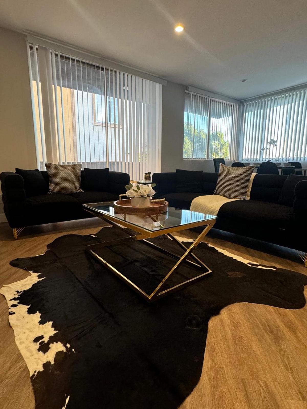 לוס אנג'לס Incredible Two Bedroom Hollywood Apartments Free Parking מראה חיצוני תמונה