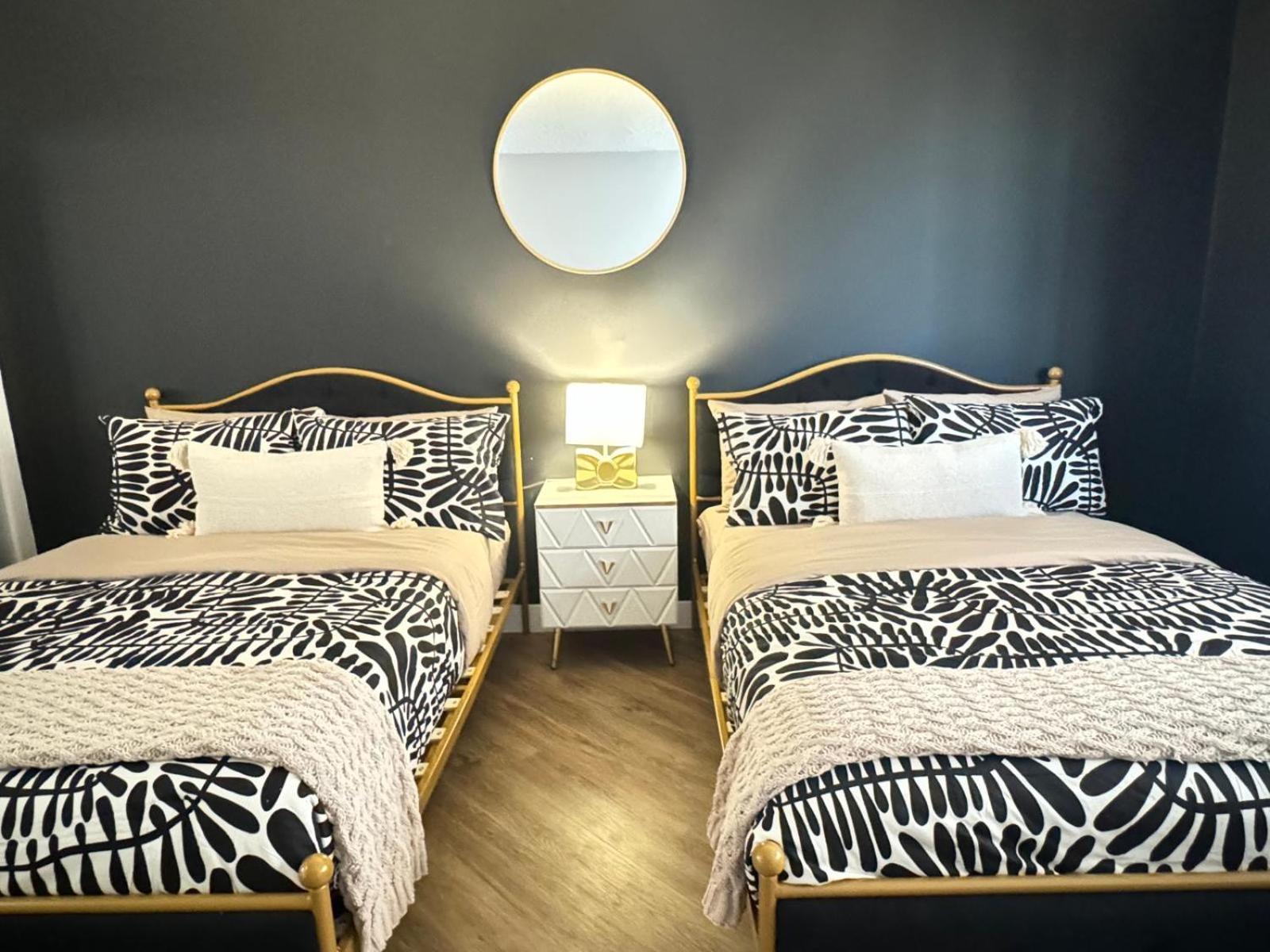 לוס אנג'לס Incredible Two Bedroom Hollywood Apartments Free Parking מראה חיצוני תמונה