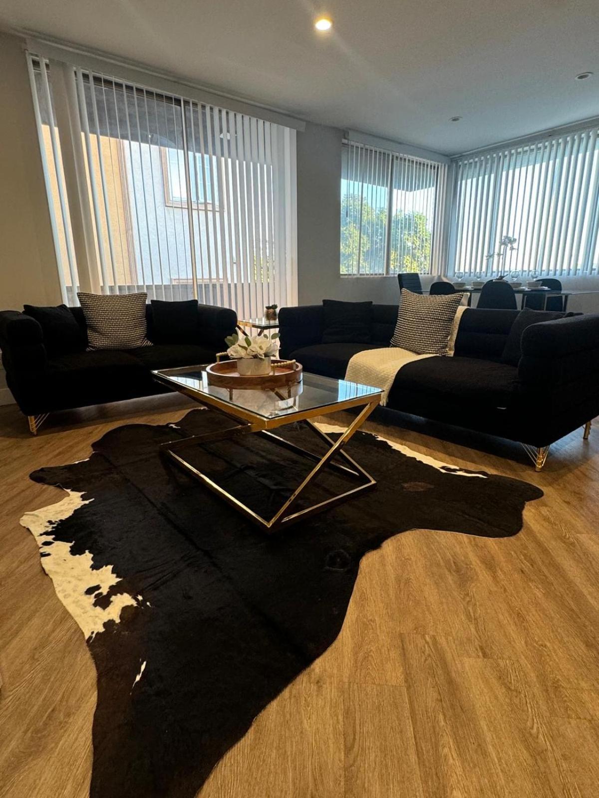 לוס אנג'לס Incredible Two Bedroom Hollywood Apartments Free Parking מראה חיצוני תמונה